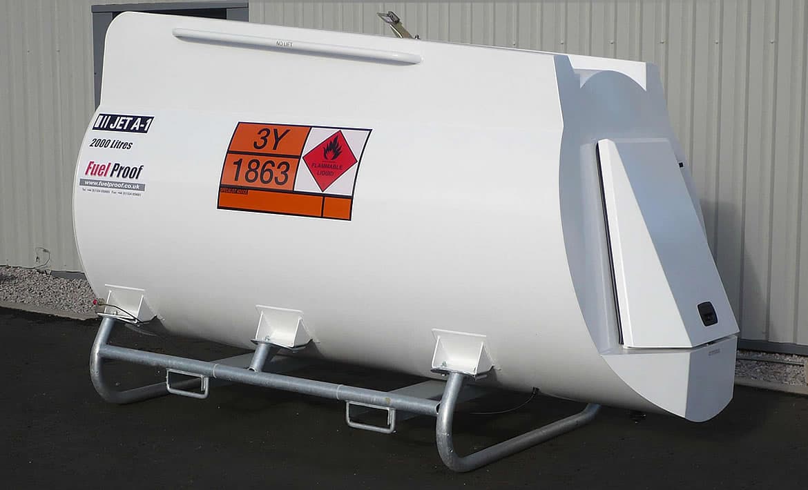 Fuel Proof 990 liter statisk tank for flydrivstoff med dieselmotorpumpe