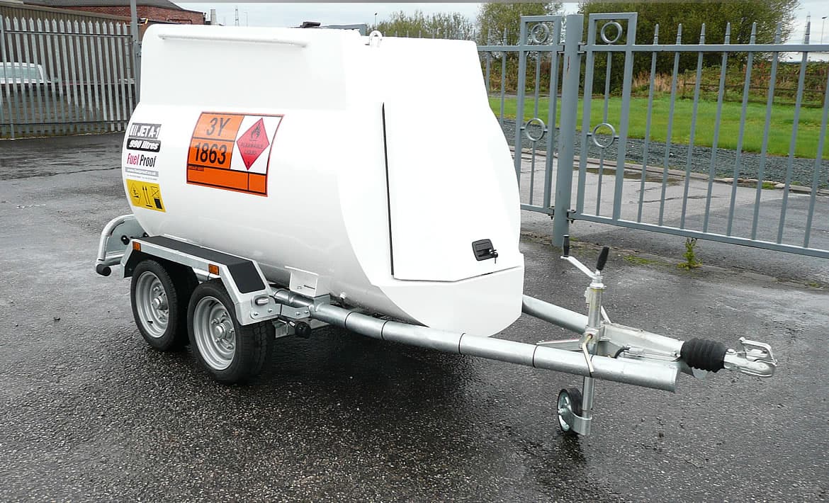 Fuel Proof 990 liter drivstoffhenger for flydrivstoff med håndpumpe